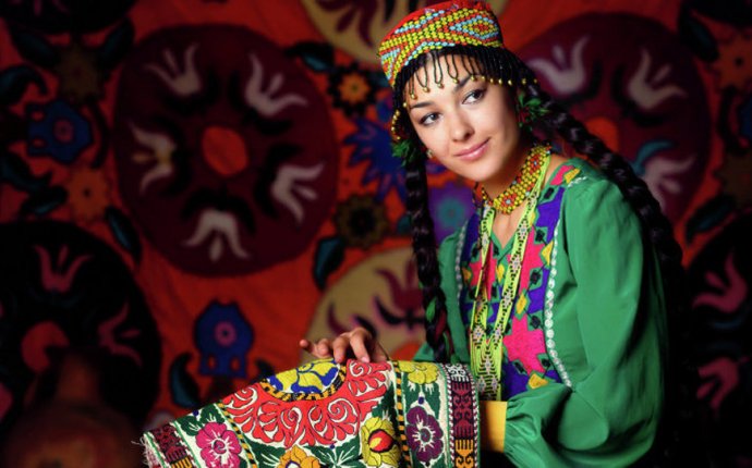Женская Национальная Одежда в Таджикистане