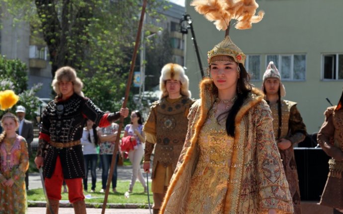 Казахская Национальная Одежда для Женщин Фото